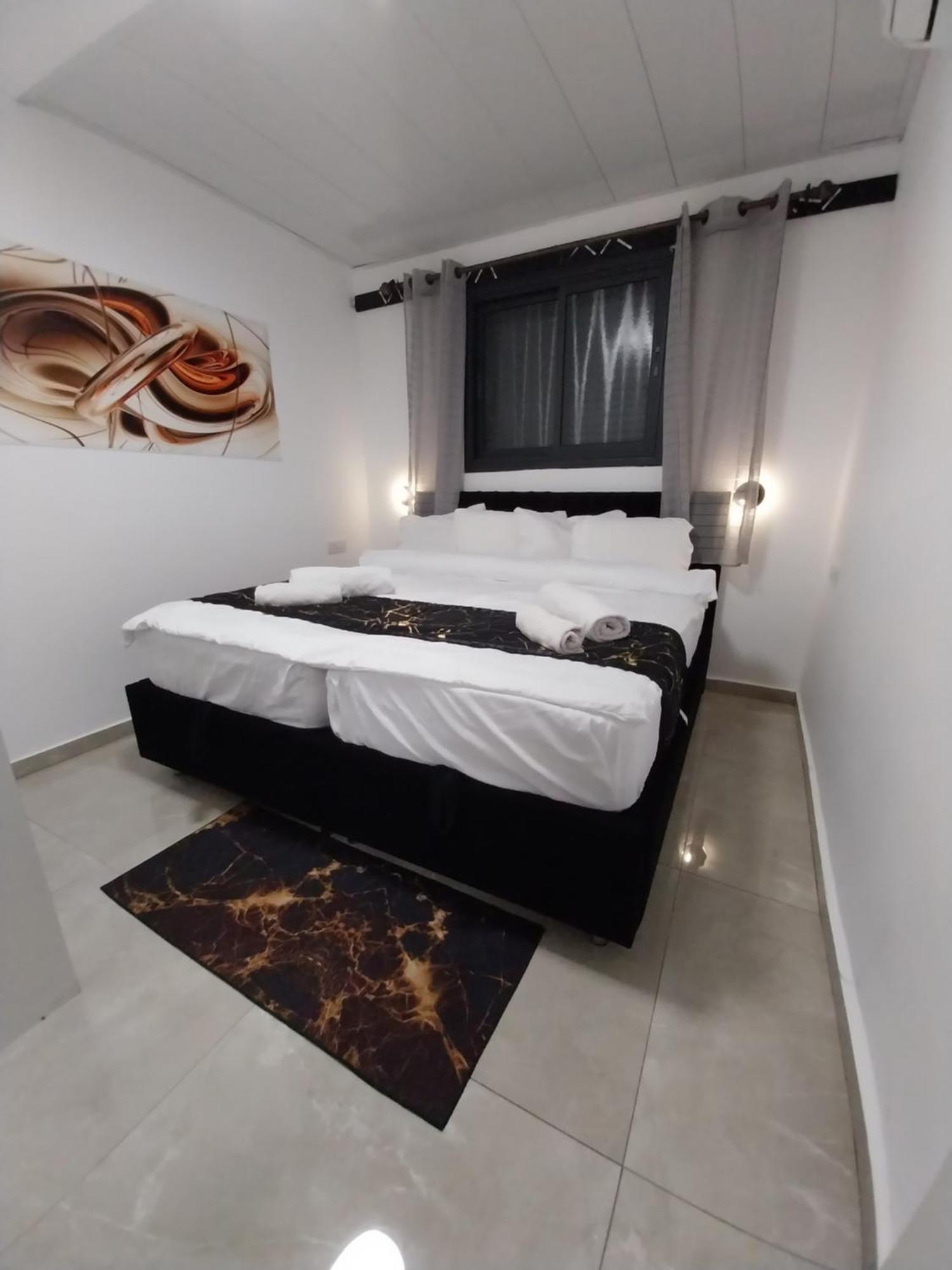 שירת דבורה בבני ברק Apartamento Giv'at Shemu'el Exterior foto
