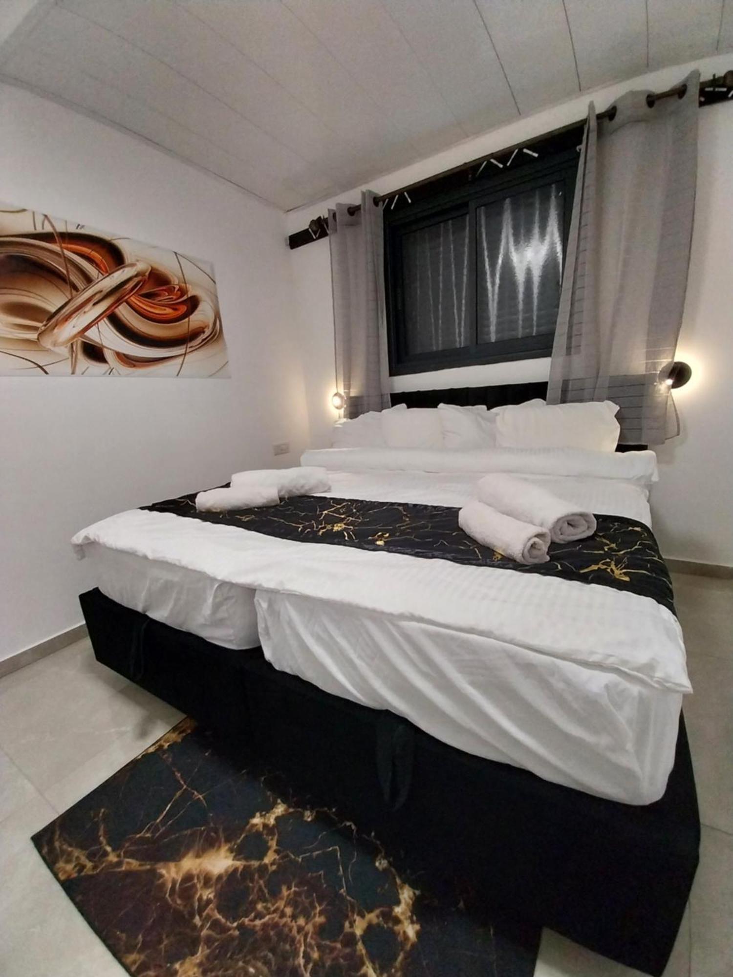 שירת דבורה בבני ברק Apartamento Giv'at Shemu'el Exterior foto