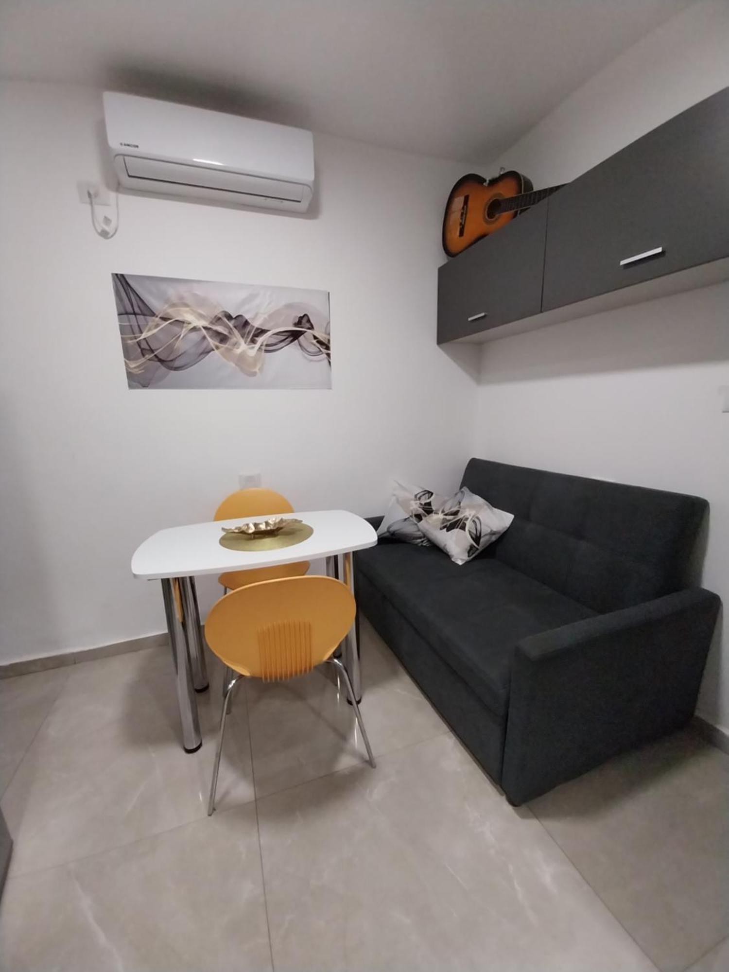 שירת דבורה בבני ברק Apartamento Giv'at Shemu'el Exterior foto