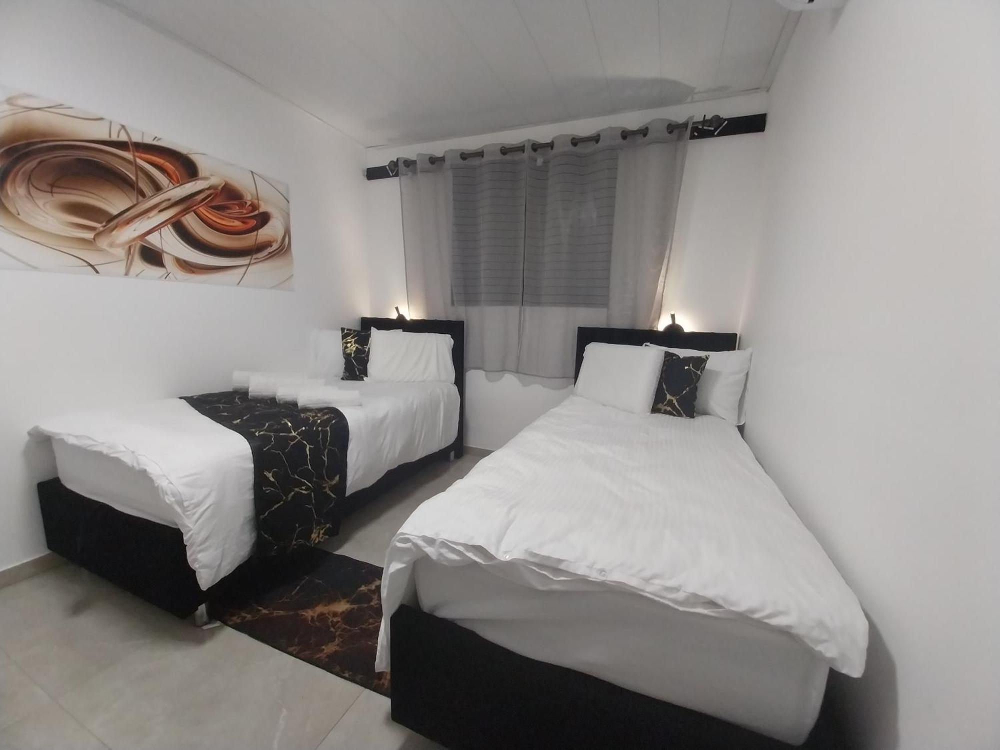 שירת דבורה בבני ברק Apartamento Giv'at Shemu'el Exterior foto